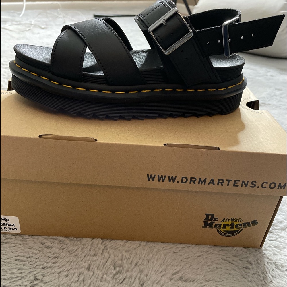 Doc Martens only used once. I’n great condition.